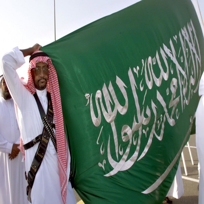 العبث بالعلم السعودي في اليوم الوطني